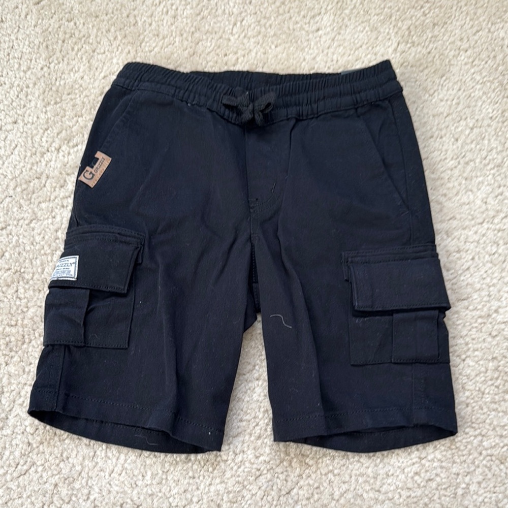 NWT Boys Black Cargo Shorts - Size Medium (5-6)